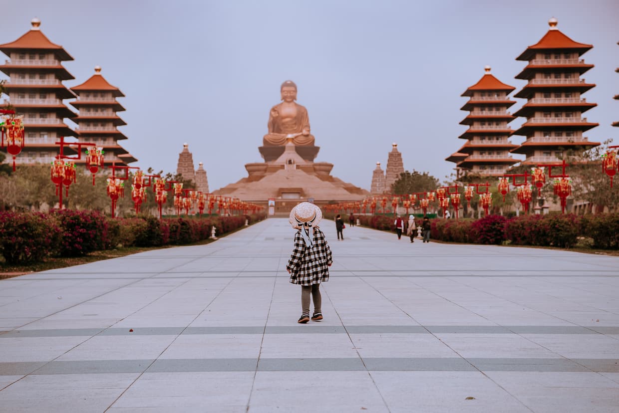Lisa checking out the big Buddha statue at the Fo Guang Shan Buddha museum.