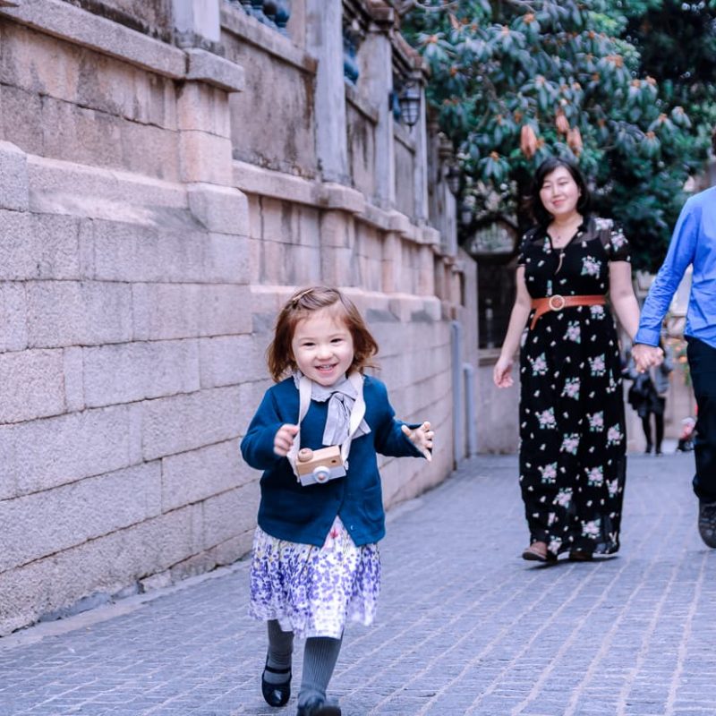 Lisa running ahead of us during our Gulangyu photoshoot.