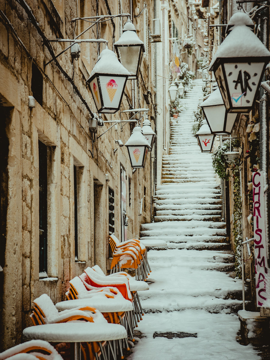 The steep stairs of Dubrovnik ar slippery under a layer of snow