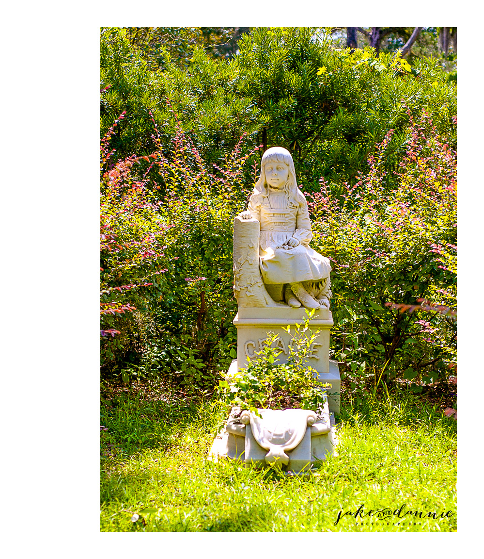 One more statue photo in the Bonaventure cemetery